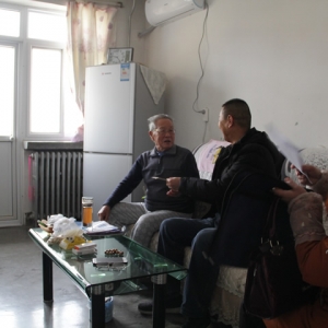 市企業(yè)工委領(lǐng)導(dǎo)、公司領(lǐng)導(dǎo)春節(jié)前走訪慰問(wèn)黨員骨干、生活困難黨員和離退休老干部