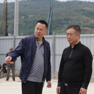 市領導調研公司新廠區(qū)建設項目