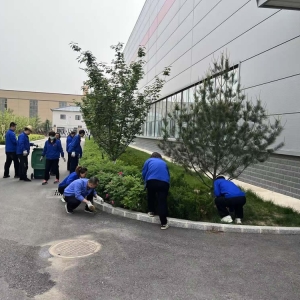 公司各單位部門開展綠化衛(wèi)生責(zé)任區(qū)清潔活動(dòng)